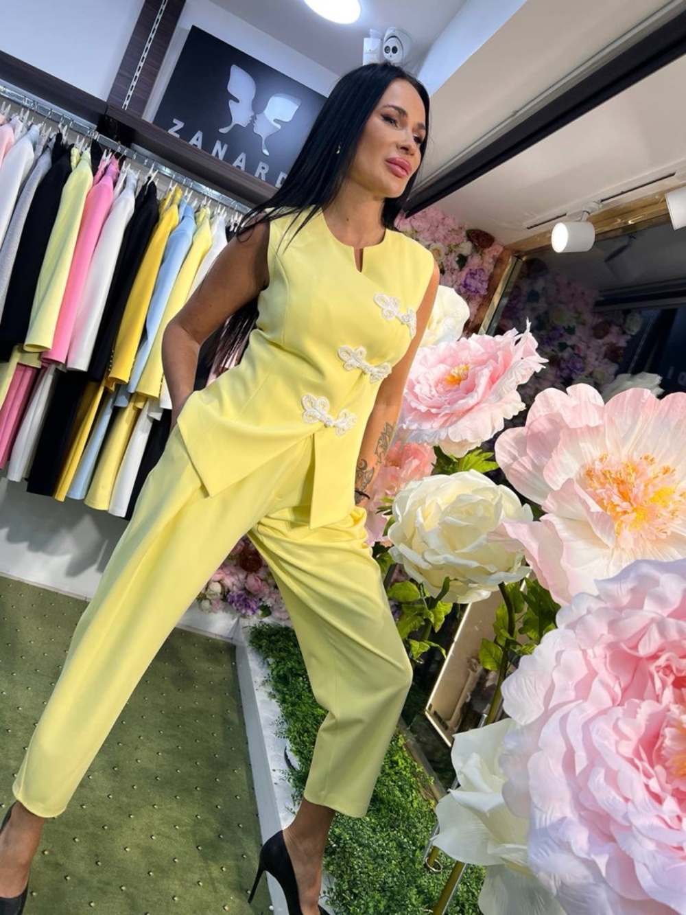 Zanadi Lemon Yellow Sleeveless Tailored set with Knot Accents